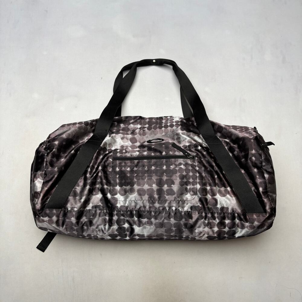 Oakley Gym Duffle Carry On Bag Mens 26x8.5 Geometric Workout Travel Gorpcore